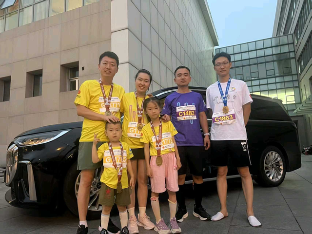 我也秀一下
我的爱车已经大定两年了，再过两周就提车两年了，受限于摄影技术有限，一