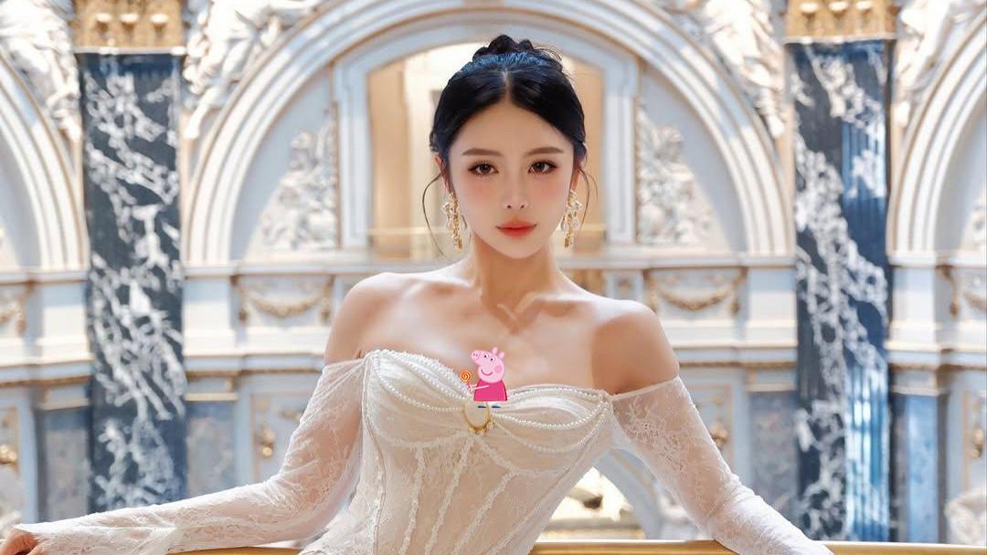 从高贵典雅到热辣甜美，一条抹胸裙的多面人生