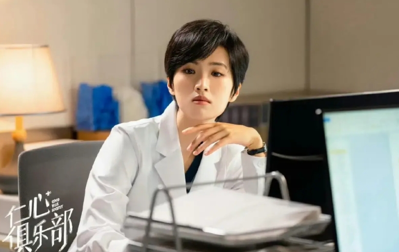 华为二公主姚安娜告诉我们有钱人的孩子可以慢慢做自己喜欢的事儿！
姚安娜新剧《仁心