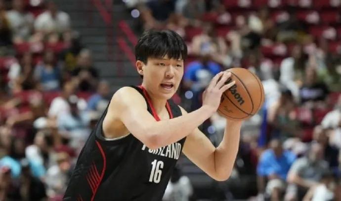 杨瀚森回国备战亚洲杯是个很明智的决定。他在NBA夏联的表现相当出色，场均10.8
