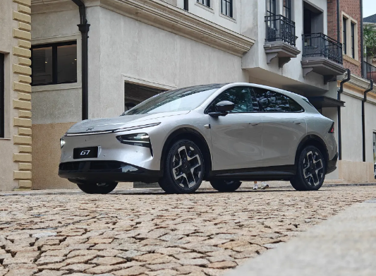 雷总说了：如果大家着急用车，也可以看看小鹏G7，理想i8和Model Y。
好，