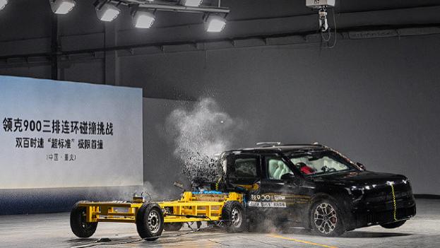 领克900碰撞试验震撼现场——安全堡垒，实至名归！