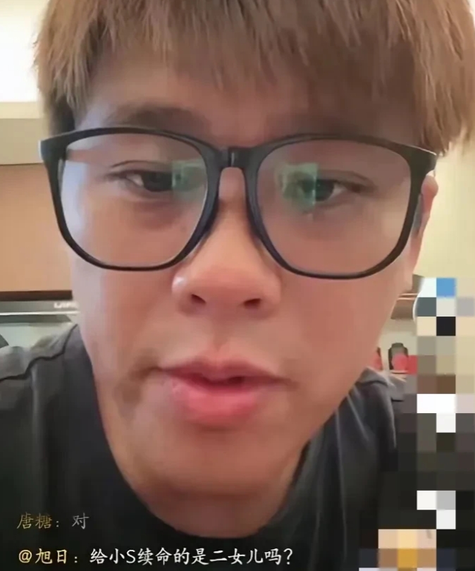 S妈真是踢到了铁板！她就不该骂葛斯齐是“狗吠”。

葛斯齐直接在直播中不给她留脸