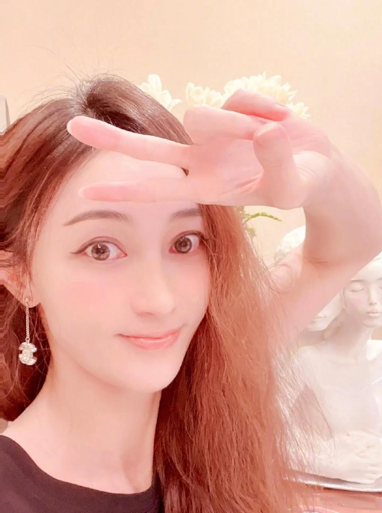 争议艺人姚笛惹争议，据悉是因为她在《演员请救位3》里的镜头被删除了。
并且有意思