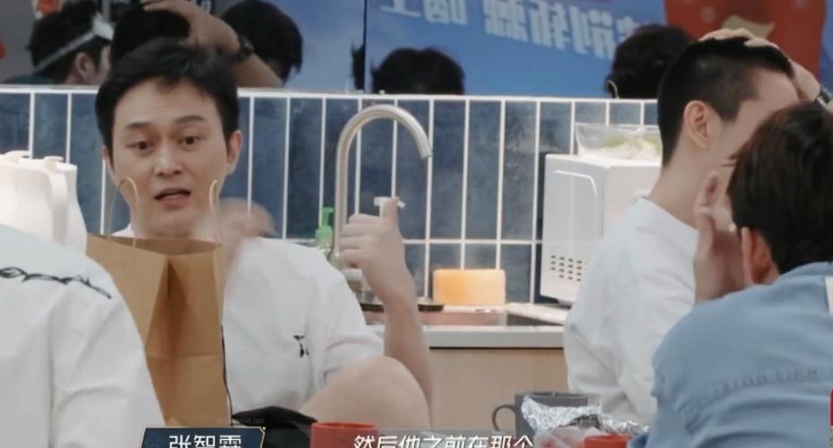 没想到张智霖的儿子在歌手2025当实习生，苏醒：你的孩子是儿子还是女儿
张智霖：