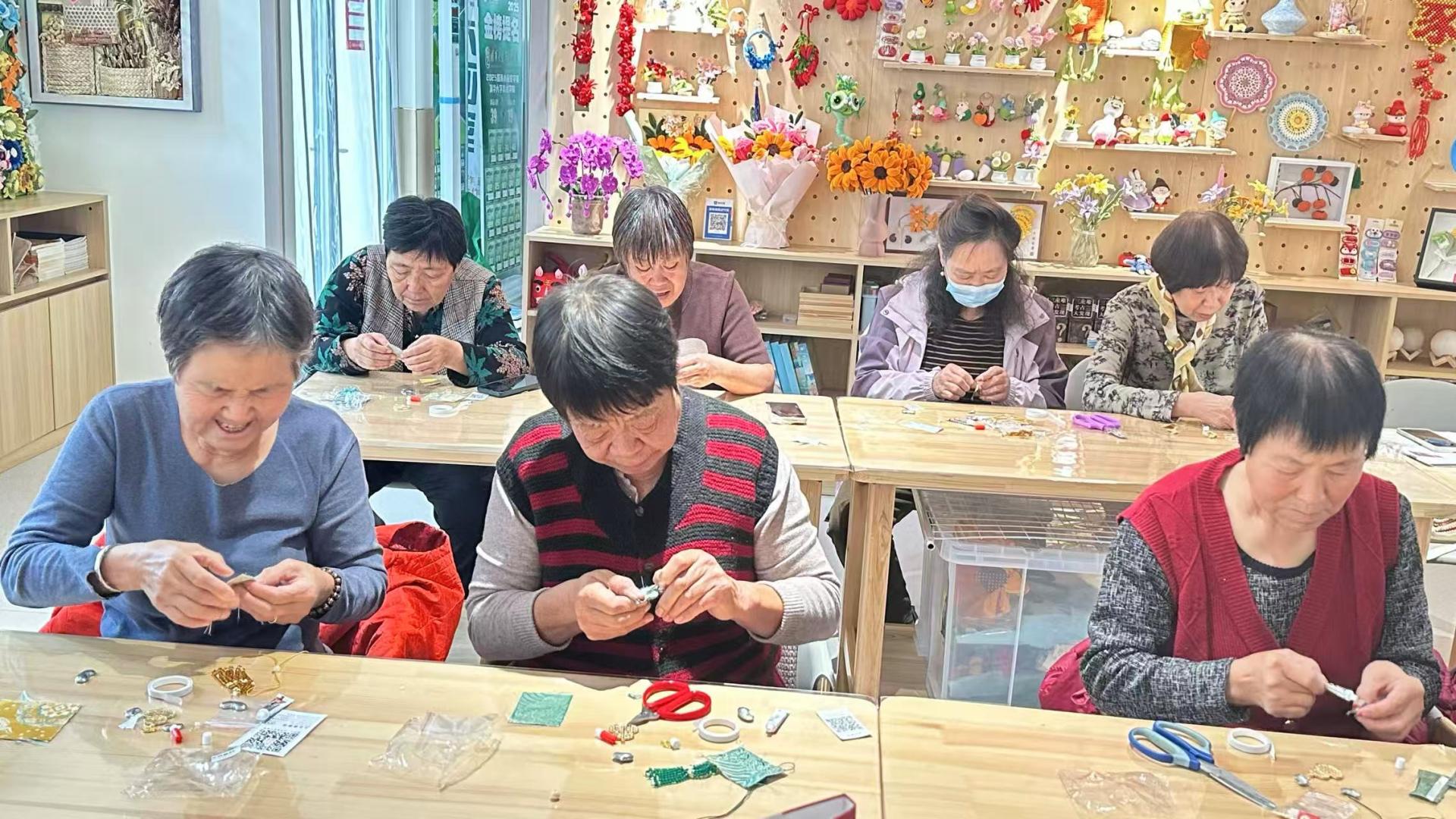 天津西青辛惠园：指尖宋锦织秋意 岁岁重阳寄温情