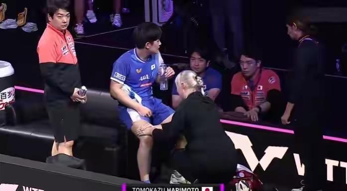 张本智和的医疗暂停变成了“大腿按摩”，日本人的诡计多端，硬是把大逆转让他的医疗暂