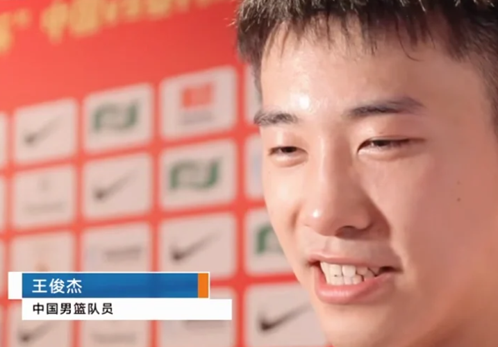 王俊杰！中国男篮锋线的新答案

我真的看好他！小曾和张镇麟受伤后，我觉得他可以扛