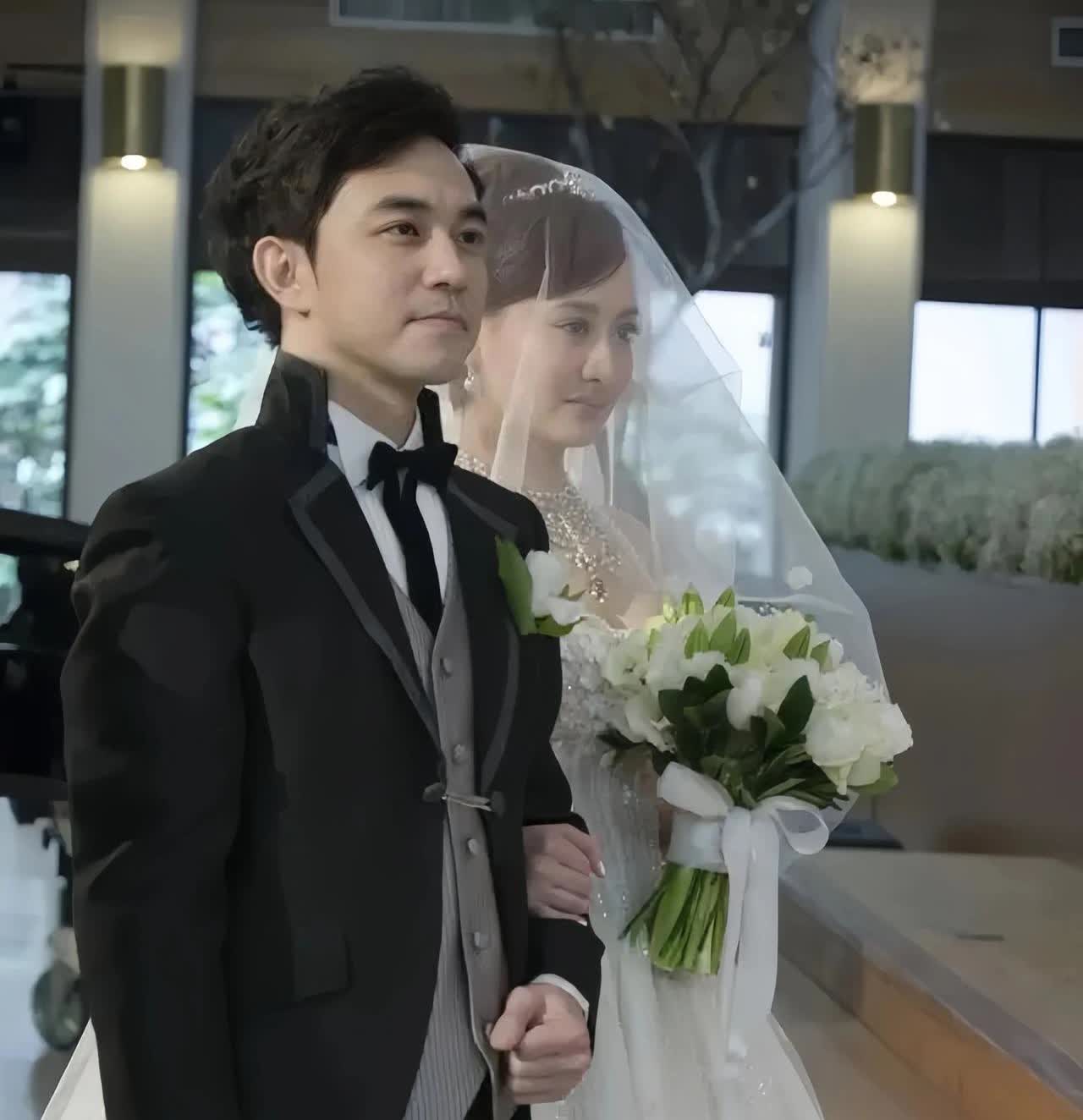 陈德容老公
是怎么做到忍受她这么多年的？
最近发现，陈德容居然结过两次婚，并