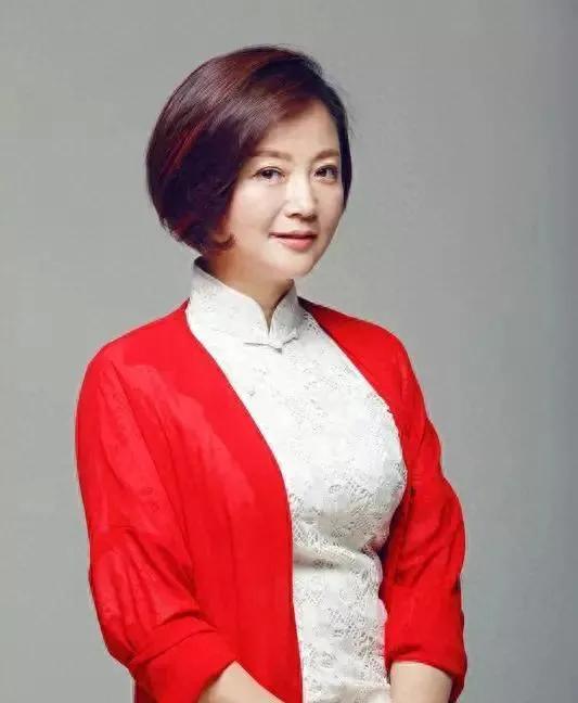 方青卓的惬意晚年
老艺术家方青卓演戏50余载，曾在《新还珠格格》中有独特演绎。如