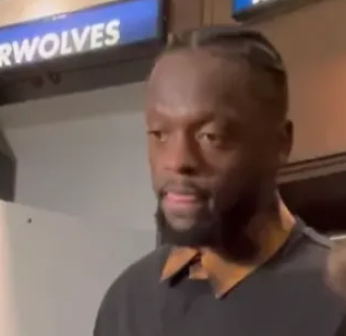 昨日NBA常规赛，森林狼85-111不敌勇士。赛后，朱利叶斯-兰德尔接受了采访，