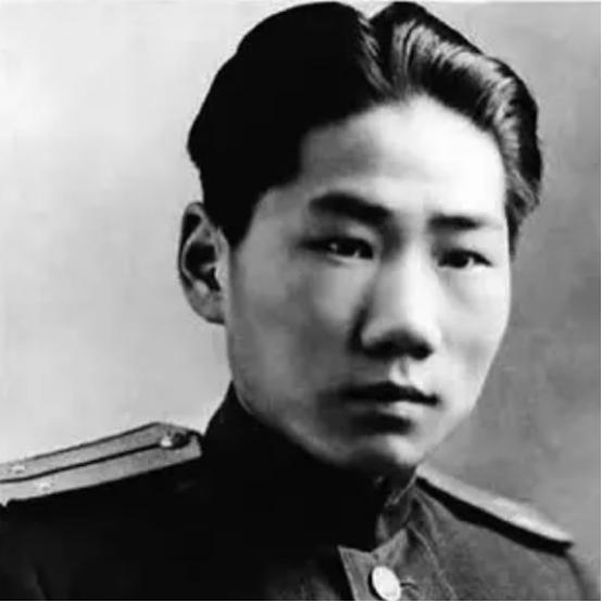 1955年，中央派人前往朝鲜将毛岸英坟墓迁回国，可当大家刚开始挖，就突然跑过来一