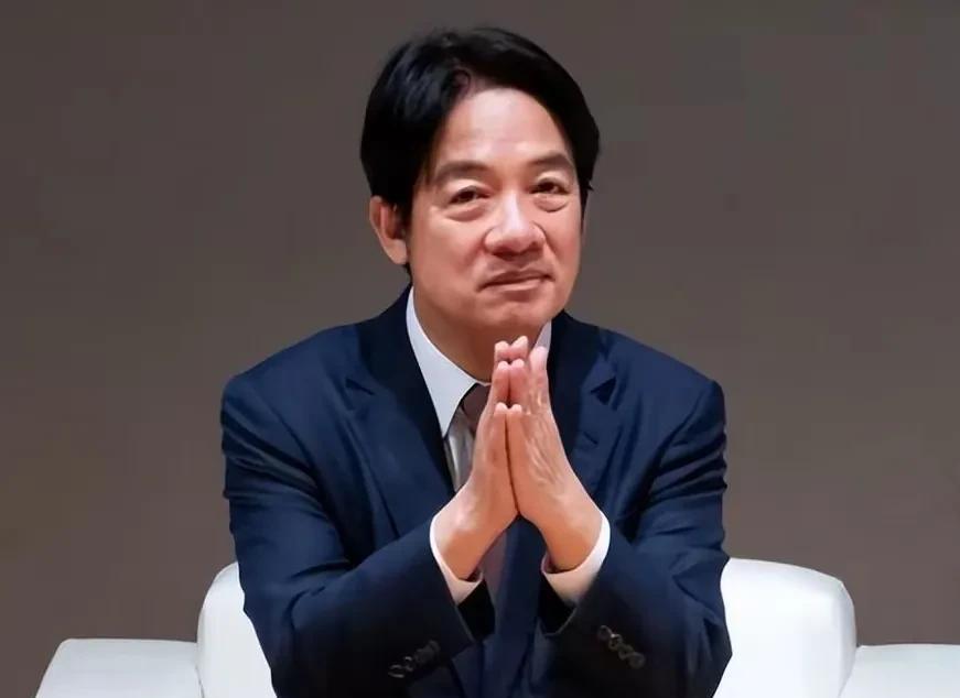 认二爹有用吗？赖清德眼看着他的美国干爹离他越来越远靠不住了，于是突发奇想又认了一