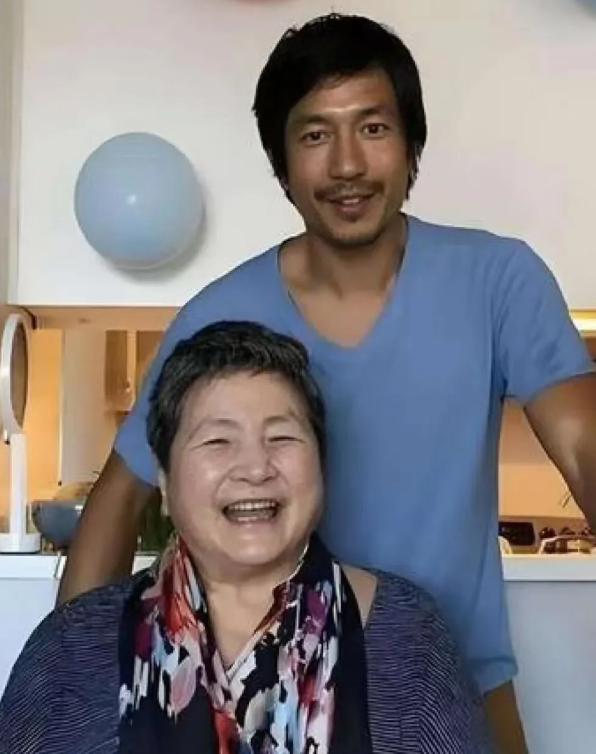终于知道，
原和玉为什么不出来拍戏了，
原因很简单，不是他没资源，而是他已经有了