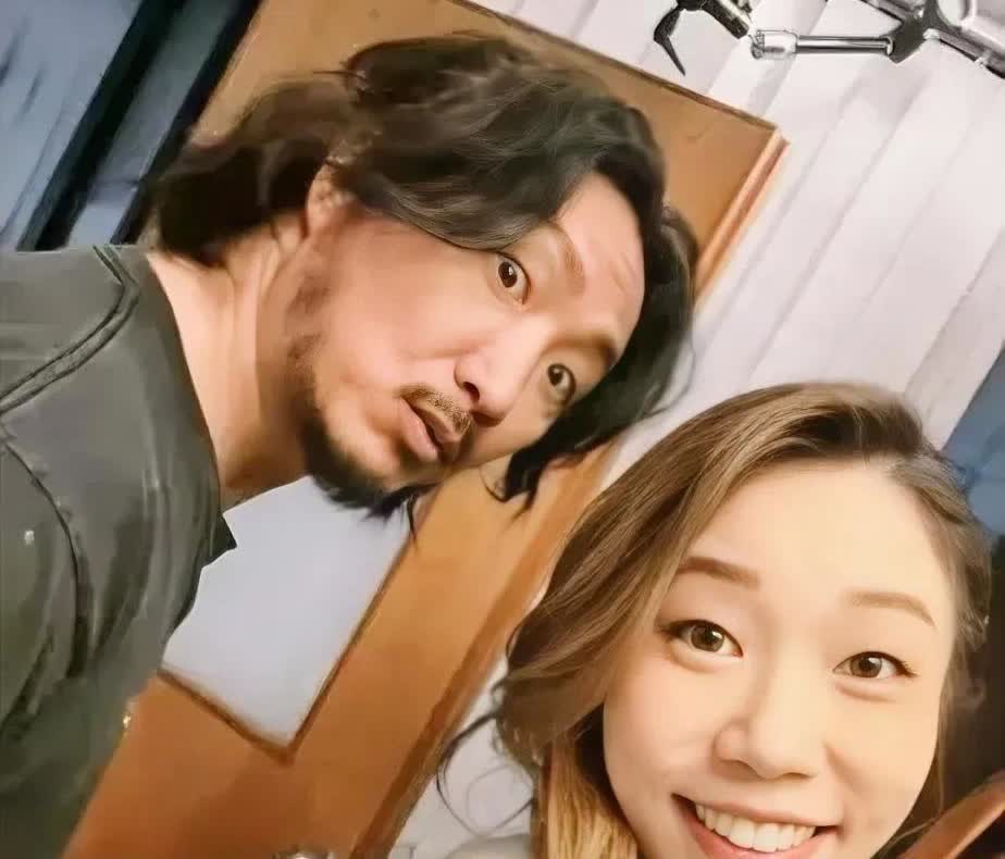 网传这位何庆湘就是郑中基的三姐
我实在不理解郑中基的眼光
两个前妻长得天仙似