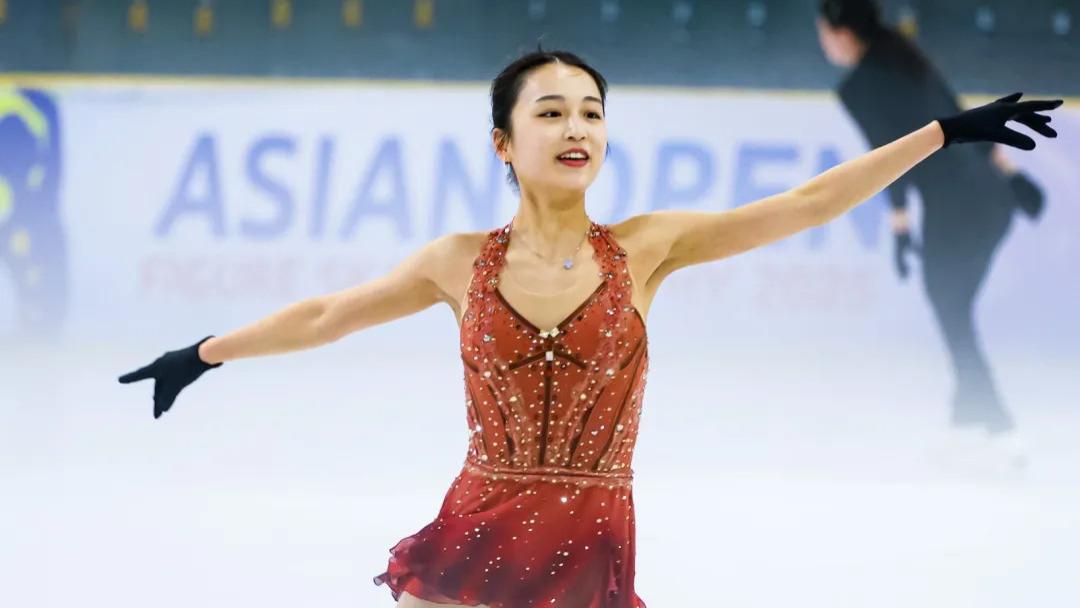 男友是奥运冠军，父亲是北大院长，她16岁放弃美国籍为中国队争光