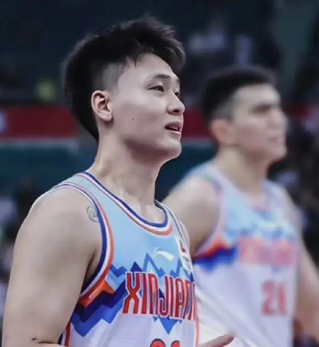 昨晚CBA常规赛，新疆vs北京。赵睿打出了顶级的抗压水平，新疆对其包夹都无效，赵