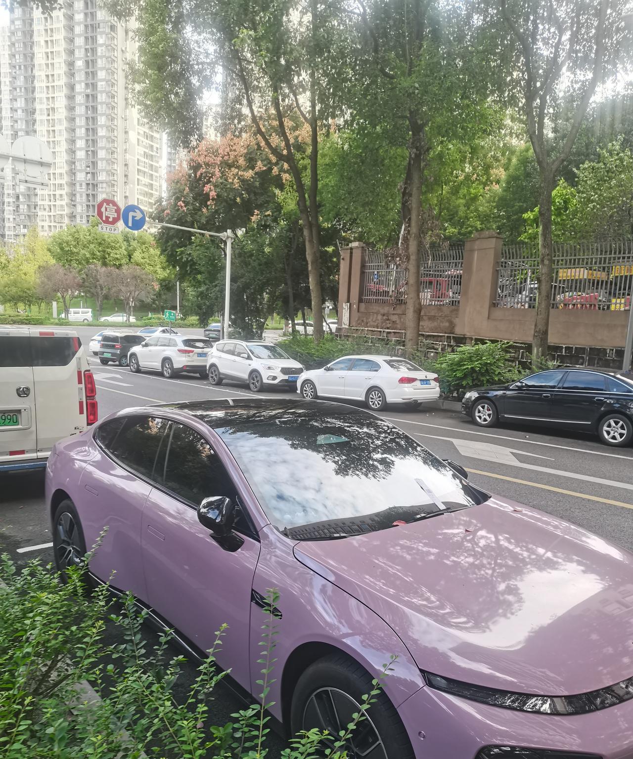 个人觉得中国新能源车最大的贡献有三个…
首先是让中国汽车一改以前传统古板的样子，
