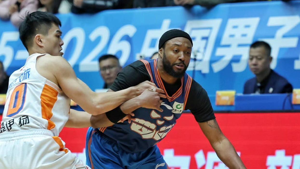 山西男篮是被四川队击败的第一支球队吗？