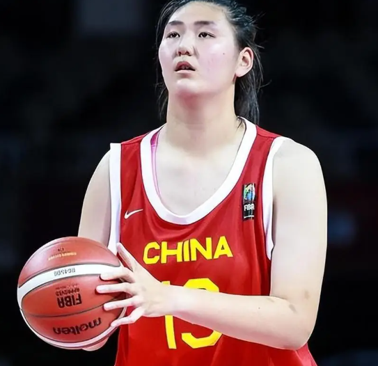 北京时间6月20日，中国女篮以93-61的比分大胜日本女篮，实现双杀，近4场热身