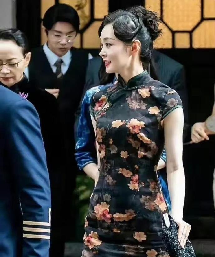 宋轶穿上旗袍很好看很显身材！
