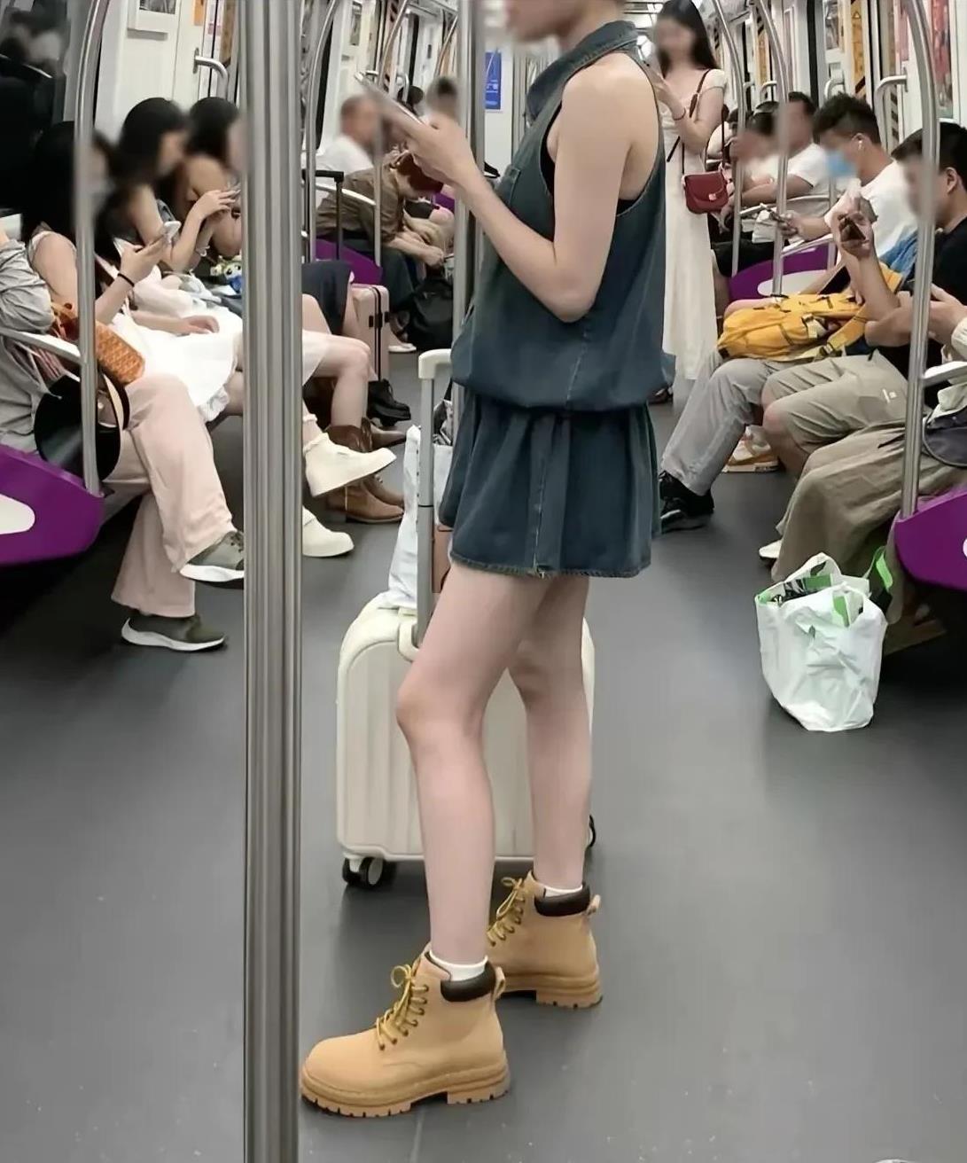 现在的个别女人，穿衣没衣品，穿鞋没鞋品，走路没走姿，坐下没坐势。吃饭没吃相，吃啥