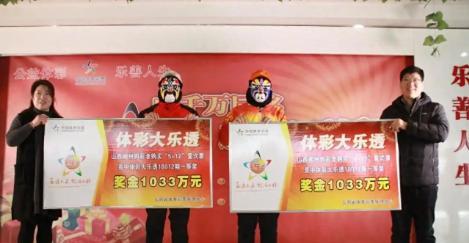 知道洗钱啥意思不？假如你中了800万大奖，扣完税到手640万。这时候有人拿700
