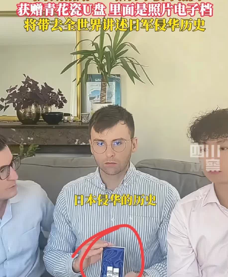 后续要来了，
马库斯捐赠完照片后，
并没有获得大家期待的国瓷礼，但他获得了我