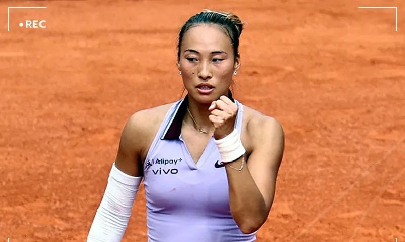郑钦文2-1击败萨姆索诺娃（19号种子），晋级法网8强，同时也刷新了个人法网最佳