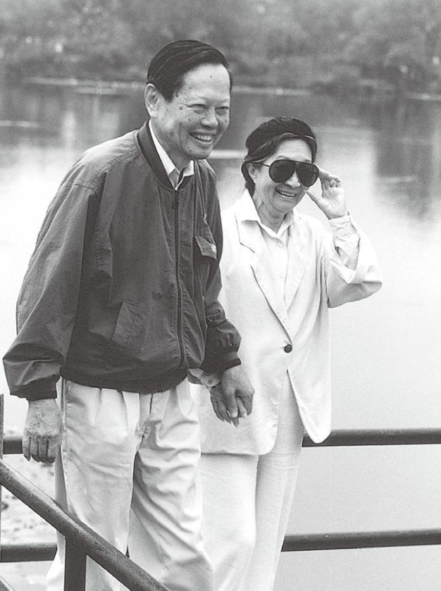 杨振宁的基因太好了，到1992年他70岁的时候，都没有意识到自己已经是个老人，对