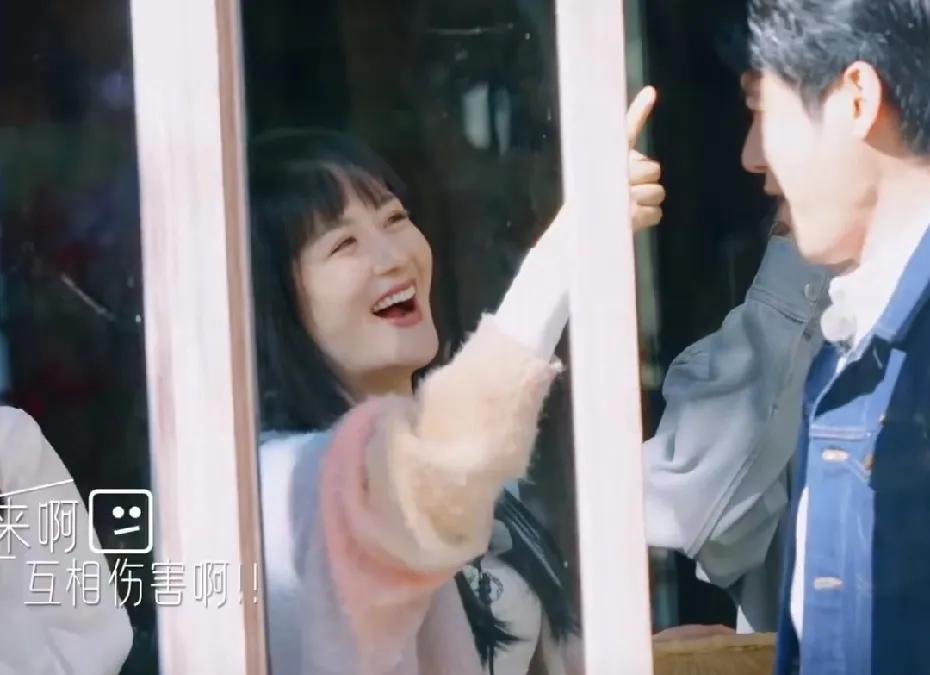 节目里谢娜笑着冲陆毅喊：“你啥时候变这么毒舌了？这还是我心里的诸葛亮吗！”
陆毅