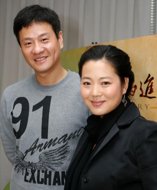 2003年，王茜华和丈夫到饭店吃饭，没想到结账时，丈夫却说：“饭钱我付了，回头你