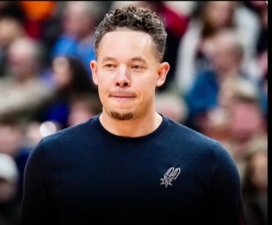 其实马刺考察过kon，就是没想到最后是榜眼签
我记得当时都预测马刺是第8顺位，传