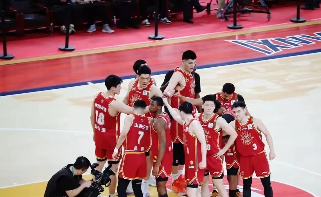 山西队常规赛亚军怎么拿的？教练球员没一个获奖
CBA常规赛颁奖结束，令人吃惊的是