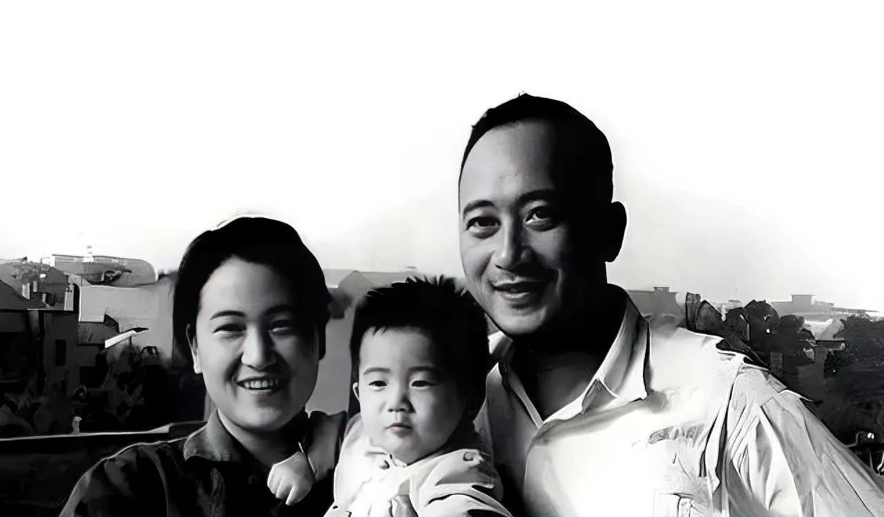 1965年
孙道临王文娟夫妇与女儿孙庆原的珍贵合影。