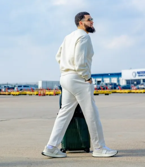 交易范弗利特？
1、去年范弗利特带领火箭完成复兴，杀入季后赛，与勇士大战七场，注