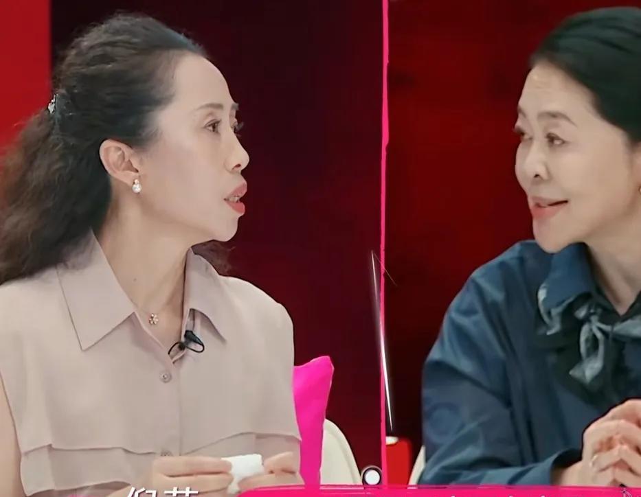 倪萍一针见血的指出万千惠过得拧巴，万千惠生病不找三宝陪自己，居然第一时间先找妈妈