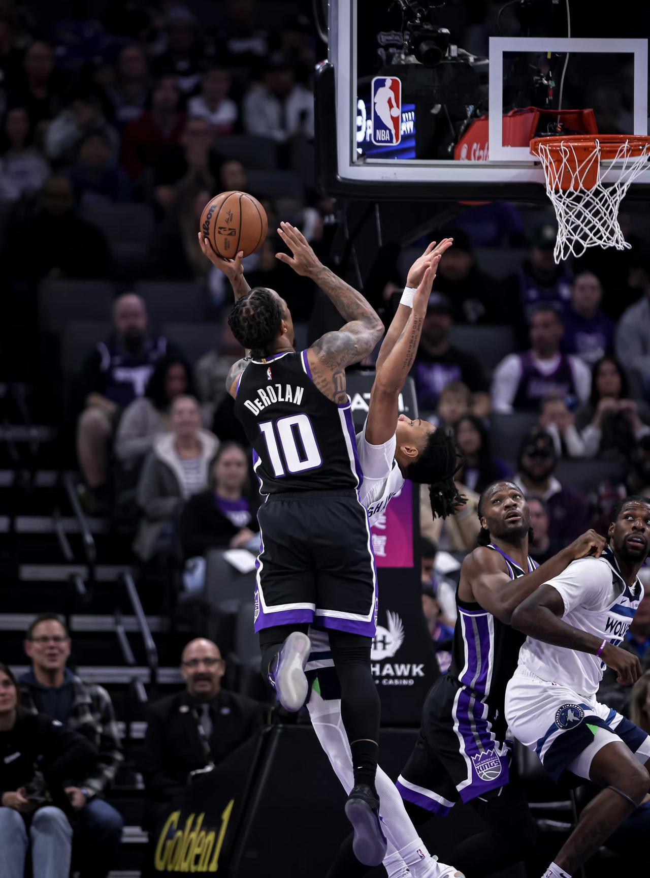 国王队已经把德罗赞和小萨博尼斯在内的几乎所有人都摆上了货架，筹码合适没有什么是不