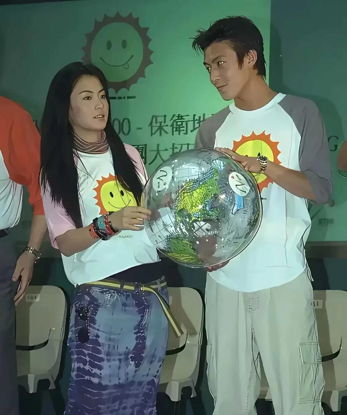 张柏芝真的好没有分寸感，结婚了，还经不起渣男的诱惑。
最近这个很多女星身败名裂的