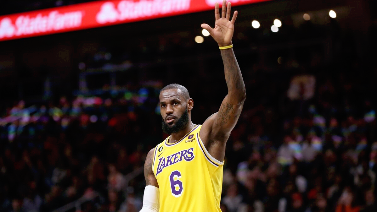 现役球员在NBA总决赛中获得三双次数最多的球员一览：
詹姆斯11次毫无悬念排名第