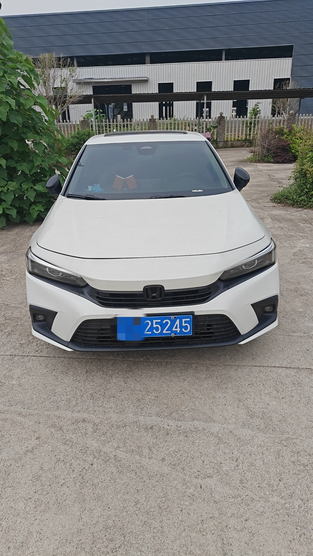 颜值当担啊
新款思域挺帅的