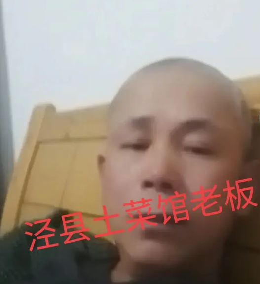 安徽泾县土菜馆老板打人事件后续来了！
 
现在涉事的土菜馆老板暂停营业了！接下来