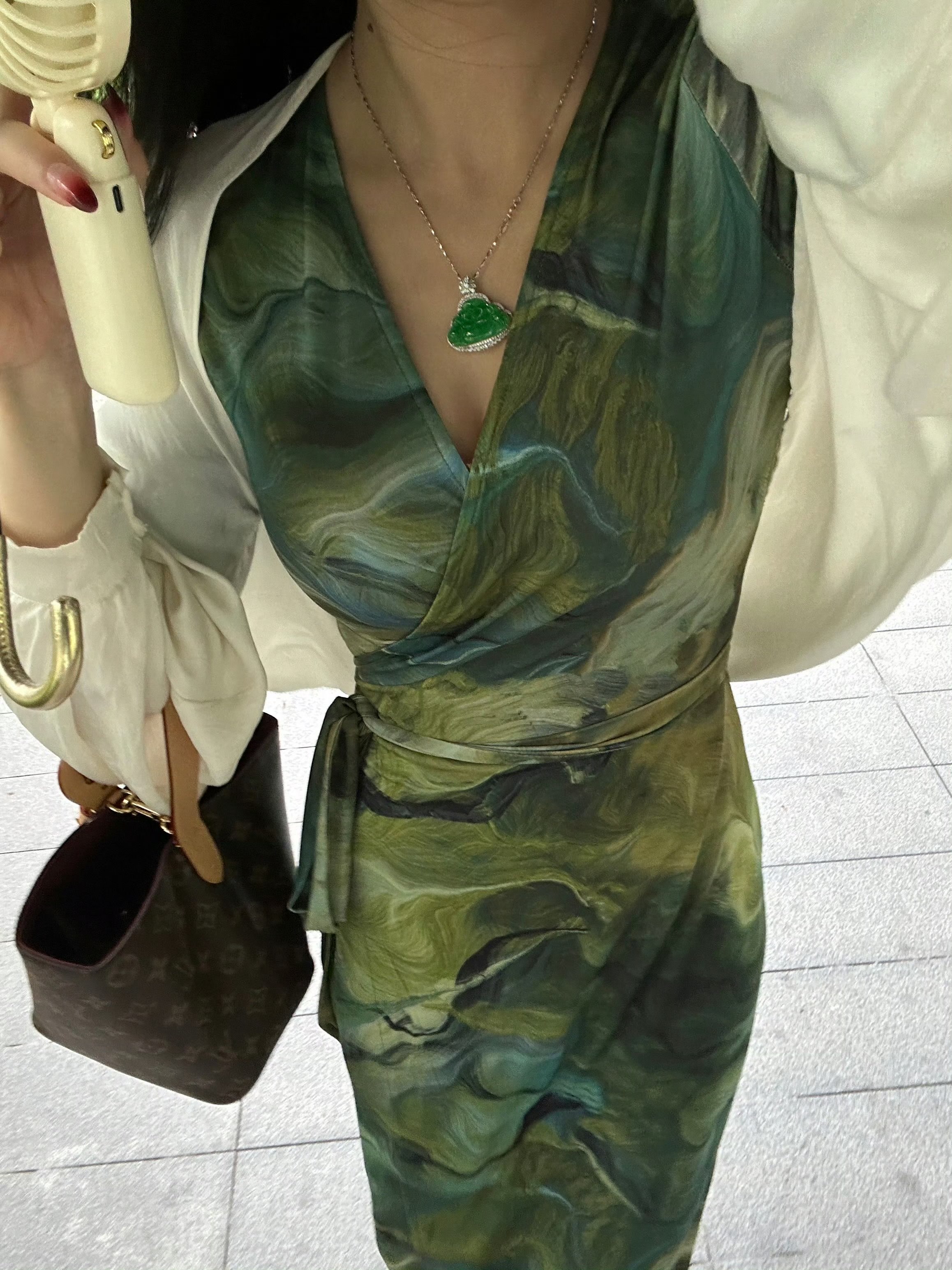 #适合穿黑色的女孩子是属于什么风格#旗袍真的能展现出女孩子的美#轻奢风黑裙# #