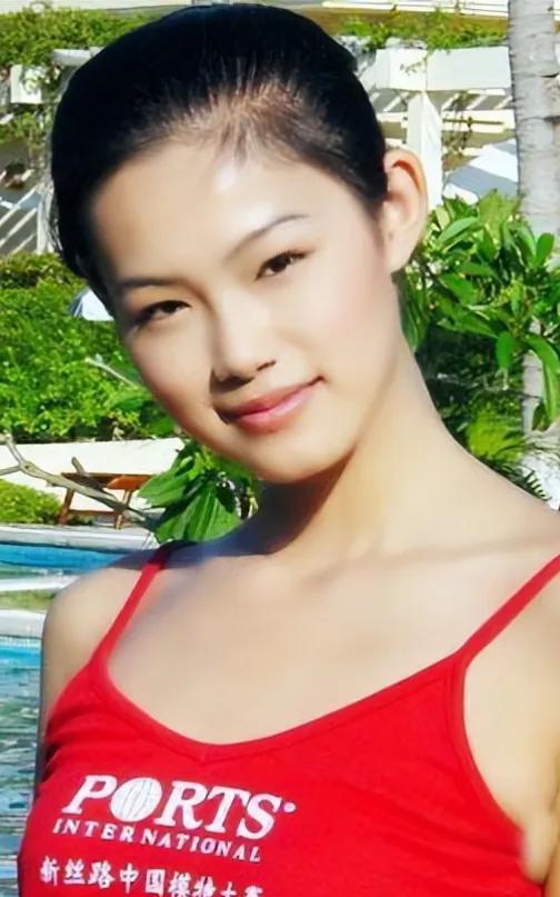 于娜，1981年出生于贵州贵阳，是中国内地女模特、演员。2000年获新丝路模特大