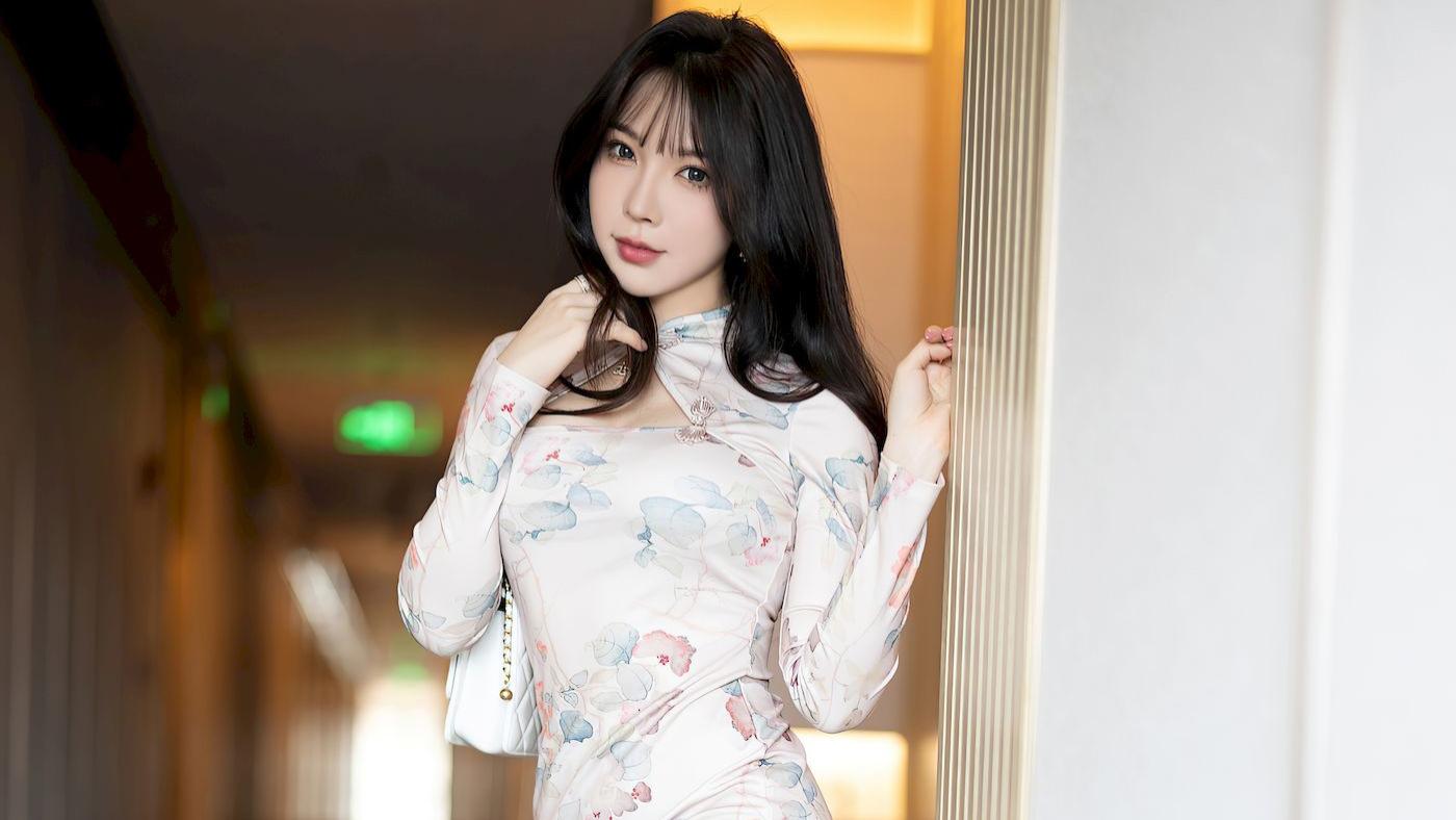 徐莉芝Booty白色旗袍搭配诱人灰丝性感写真