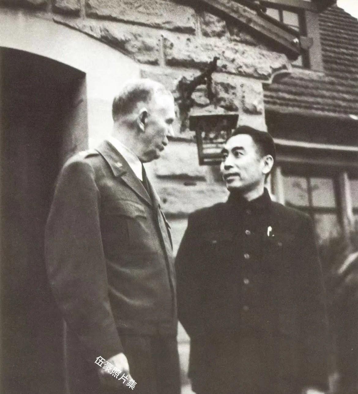 1946年，周恩来与美国总统特使马歇尔在国共谈判期间的合影。周恩来曾表示“我与马