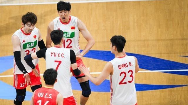 “中国男排又是亚洲球队倒数第一，还把赢了一局的巴西队送回了老家，太不仗义了。中国
