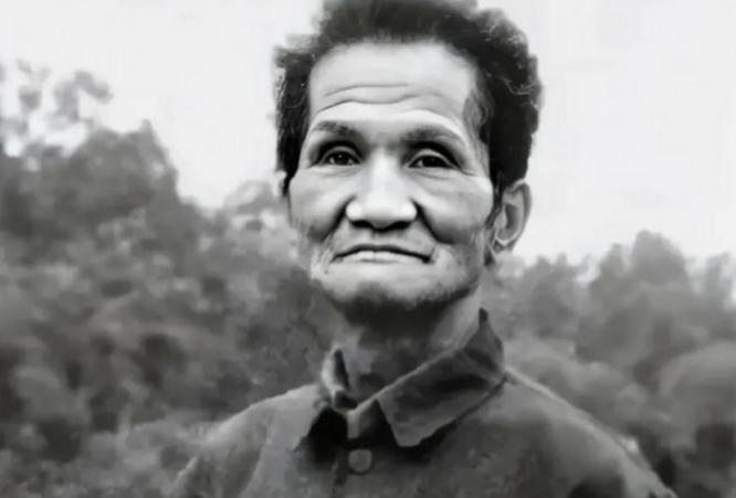 “我们上当啦，他根本没疯！”1947年一个“疯老头”在白公馆警卫的眼皮底下逃跑啦