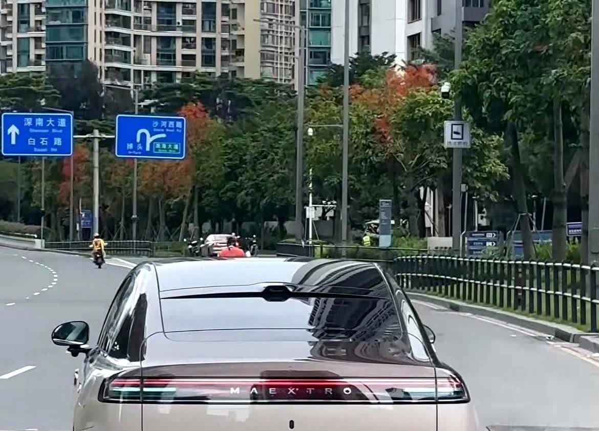 看看尊界上了绿牌之后 是什么感觉？

今天碰到一辆真正上的绿牌的尊界，不得不