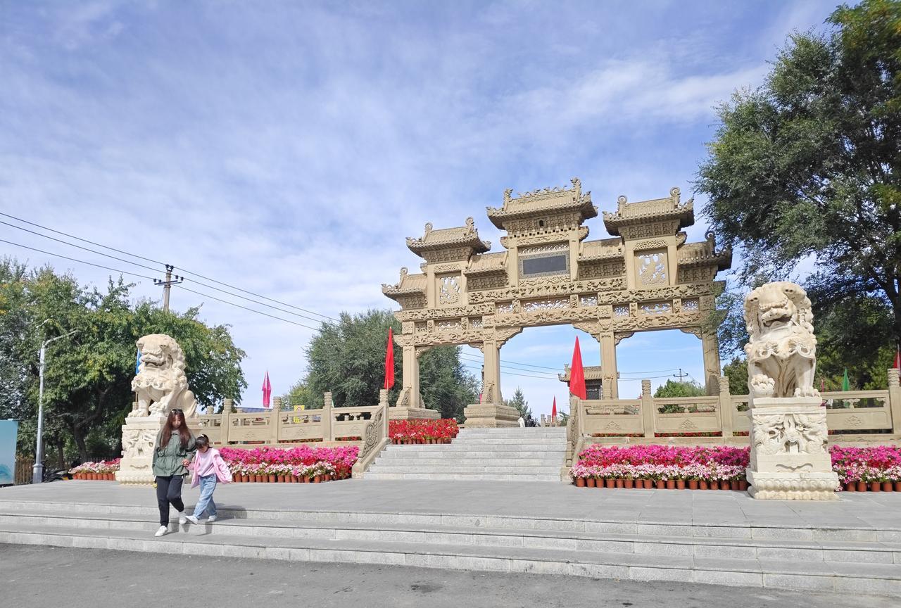 #法门寺是陕西最有名的旅游胜地吗#
法门寺名气还是很大的，不是风景有多美，而是因